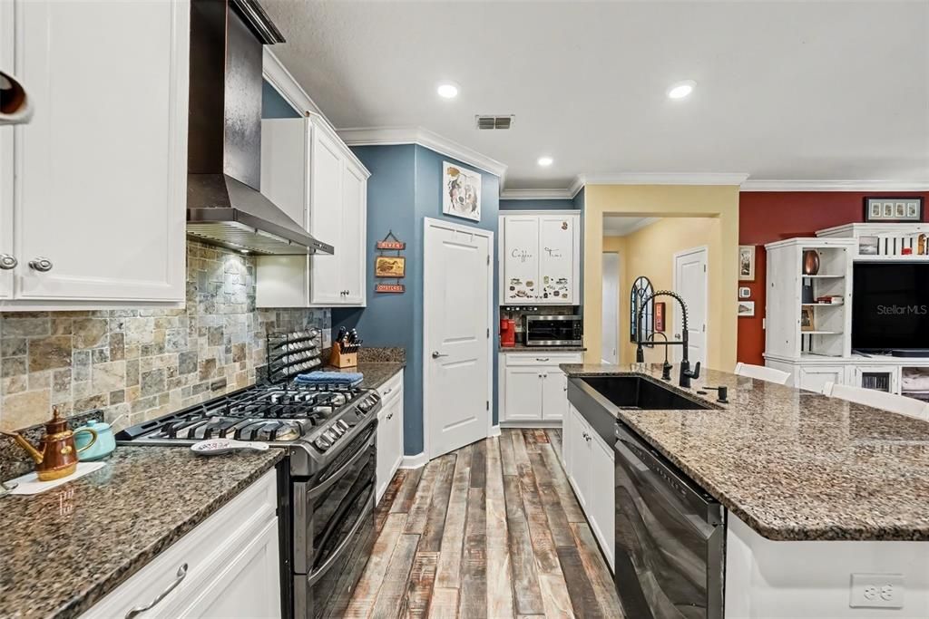 For Sale: $430,000 (4 beds, 3 baths, 2061 Square Feet)