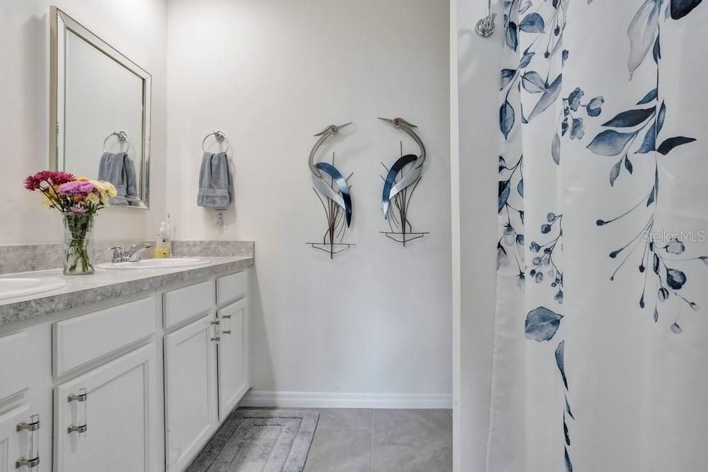 For Sale: $365,000 (3 beds, 2 baths, 1501 Square Feet)