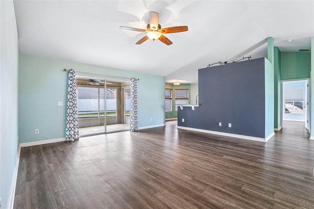 For Sale: $349,000 (3 beds, 2 baths, 1552 Square Feet)