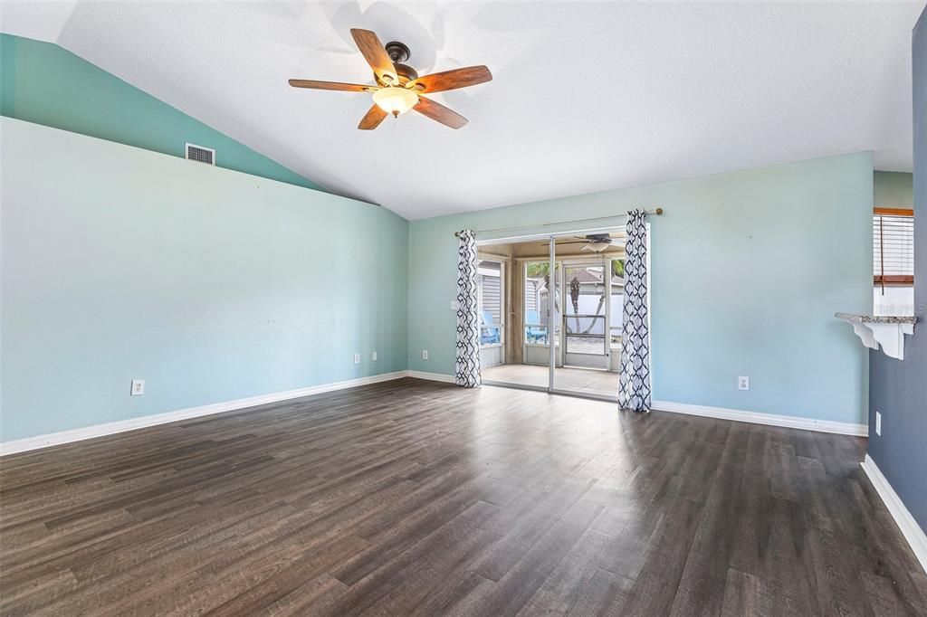 For Sale: $349,000 (3 beds, 2 baths, 1552 Square Feet)