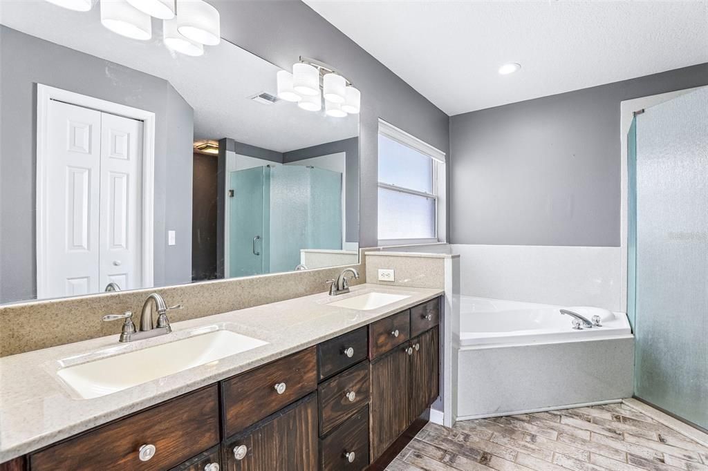 For Sale: $349,000 (3 beds, 2 baths, 1552 Square Feet)