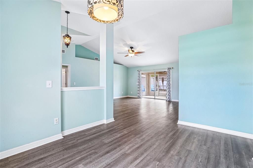 For Sale: $349,000 (3 beds, 2 baths, 1552 Square Feet)
