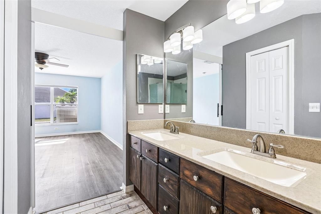 For Sale: $349,000 (3 beds, 2 baths, 1552 Square Feet)