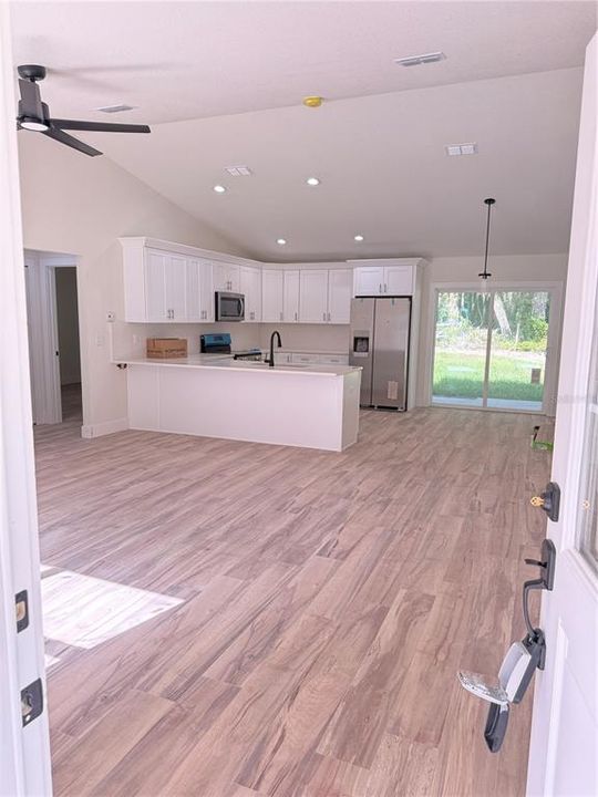 For Sale: $279,900 (3 beds, 2 baths, 1363 Square Feet)