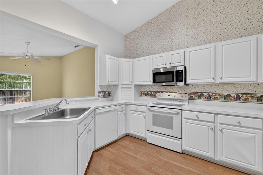 For Sale: $255,000 (3 beds, 2 baths, 1772 Square Feet)