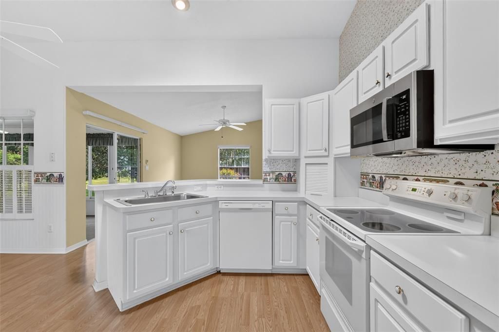 For Sale: $255,000 (3 beds, 2 baths, 1772 Square Feet)