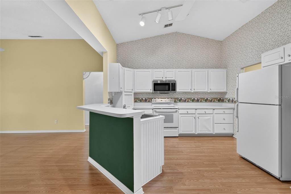 For Sale: $255,000 (3 beds, 2 baths, 1772 Square Feet)