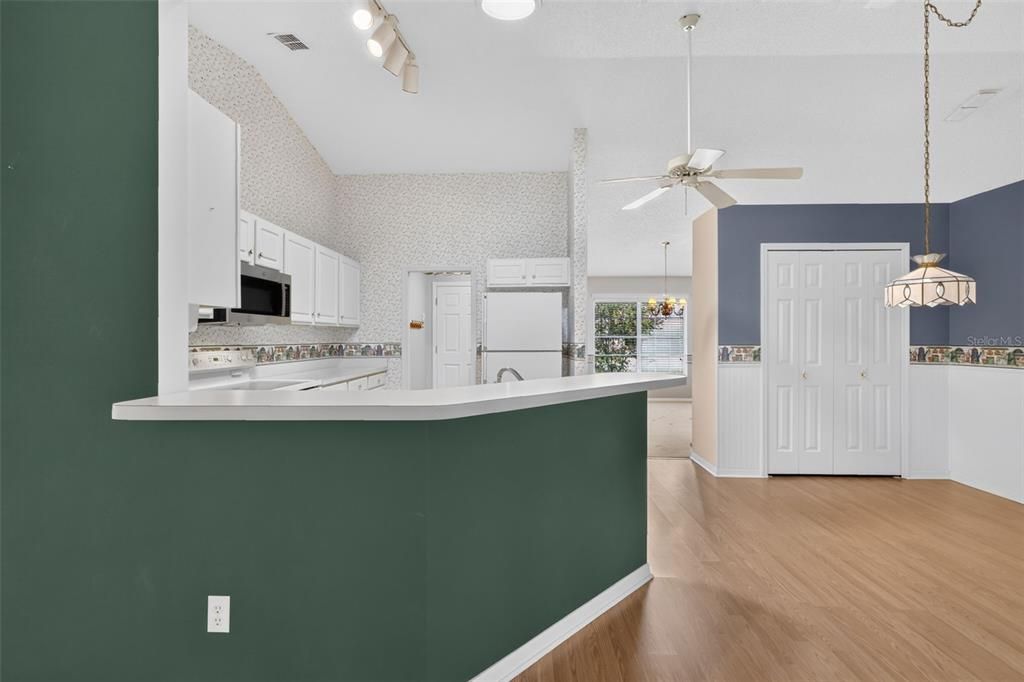 For Sale: $255,000 (3 beds, 2 baths, 1772 Square Feet)