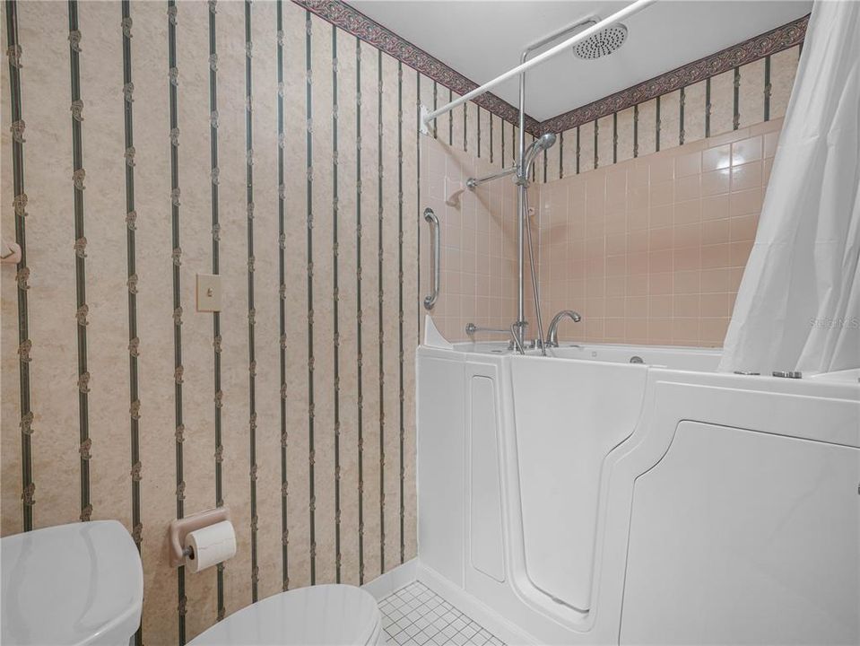 For Sale: $299,900 (3 beds, 2 baths, 1899 Square Feet)
