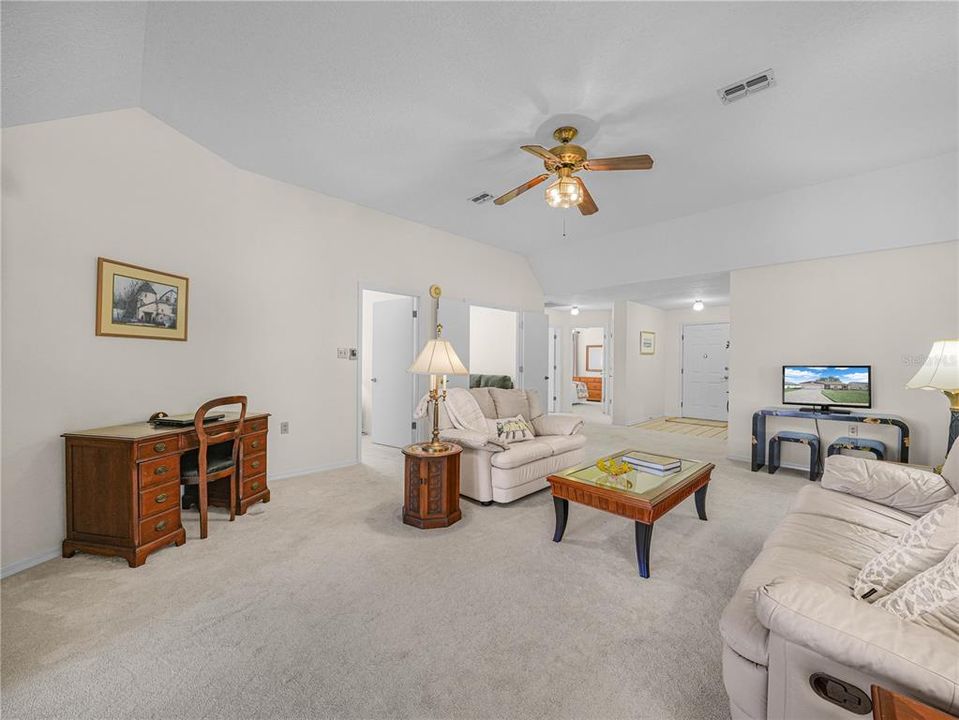 For Sale: $299,900 (3 beds, 2 baths, 1899 Square Feet)