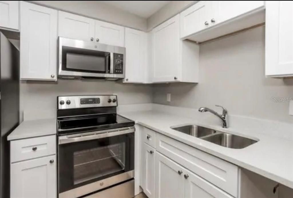 For Sale: $419,900 (5 beds, 4 baths, 1976 Square Feet)