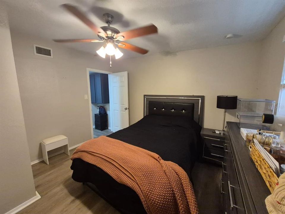 For Sale: $419,900 (5 beds, 4 baths, 1976 Square Feet)