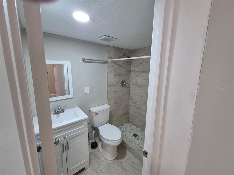For Sale: $419,900 (5 beds, 4 baths, 1976 Square Feet)