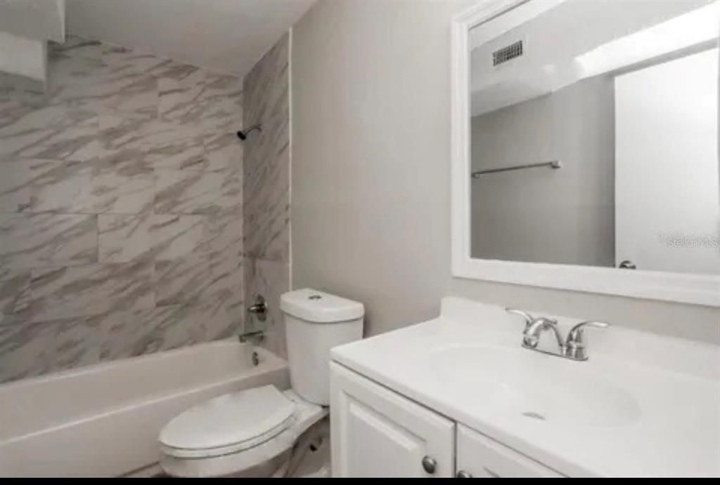 For Sale: $419,900 (5 beds, 4 baths, 1976 Square Feet)