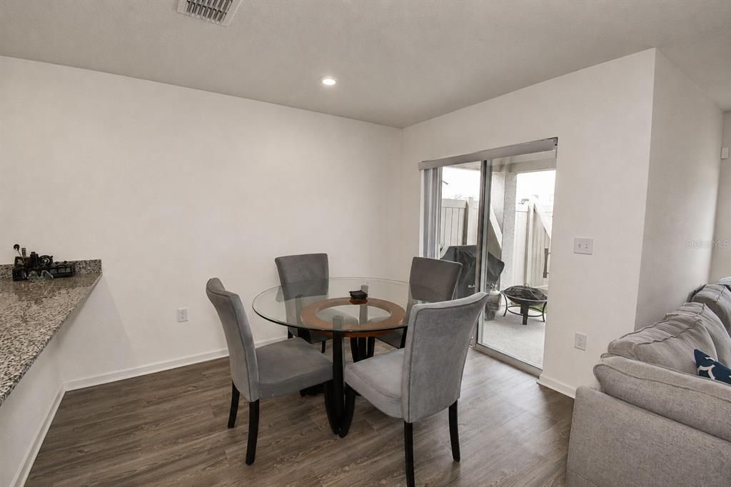 В аренду: $2,550 (4 спален, 2 ванн, 1648 Квадратных фут)