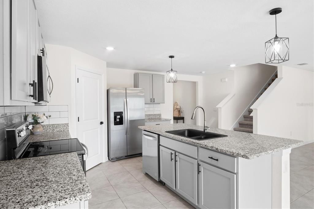 For Rent: $2,500 (5 beds, 3 baths, 2605 Square Feet)