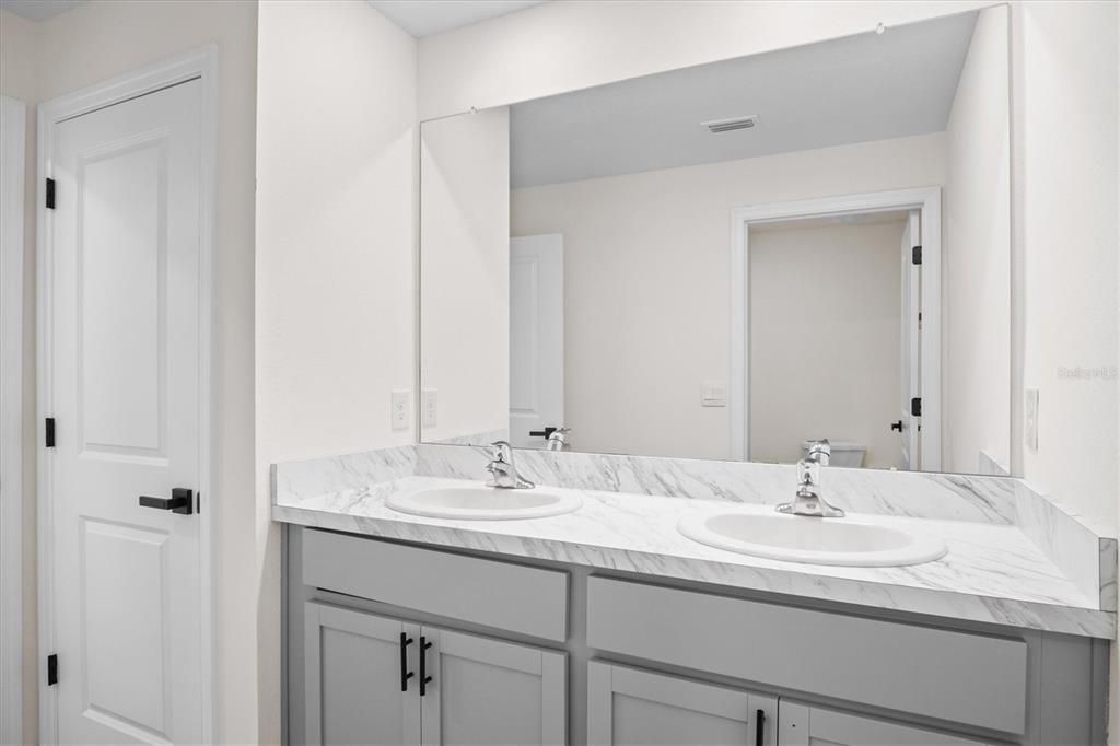 For Rent: $2,500 (5 beds, 3 baths, 2605 Square Feet)