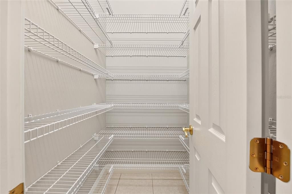 En Venta: $839,000 (4 camas, 2 baños, 3688 Pies cuadrados)