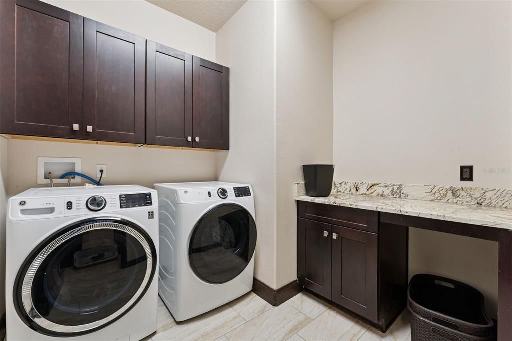 En Venta: $979,000 (4 camas, 4 baños, 3131 Pies cuadrados)