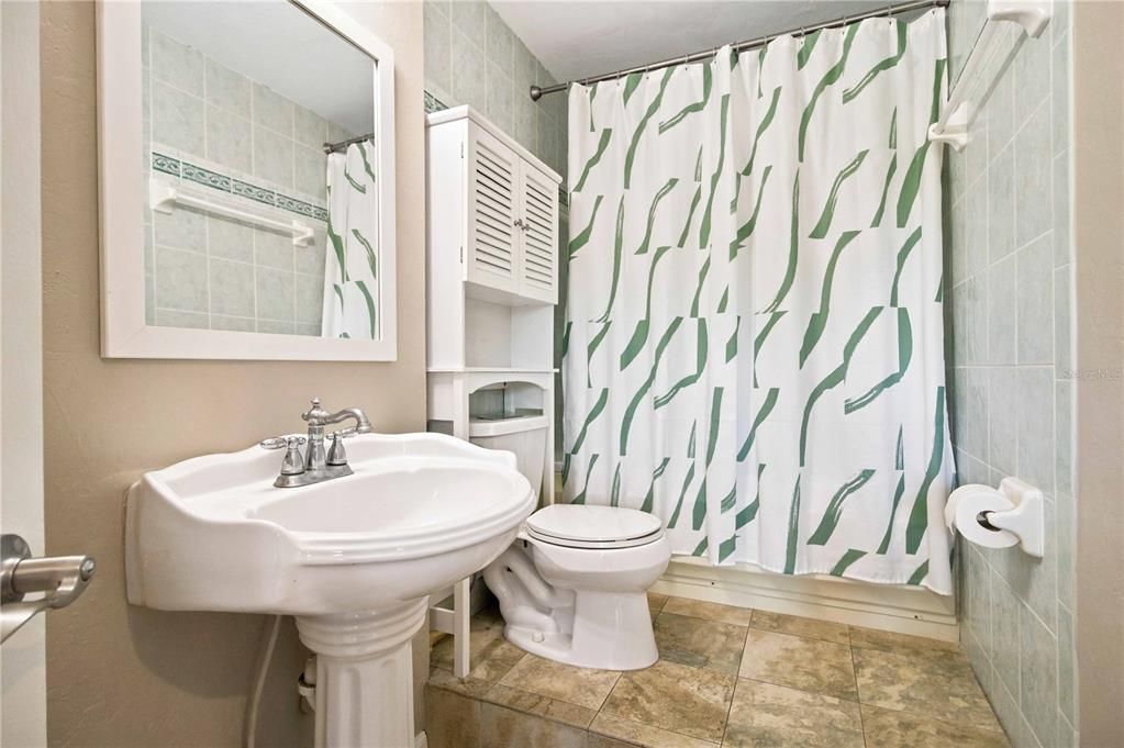 For Sale: $1,650,000 (6 beds, 4 baths, 4433 Square Feet)