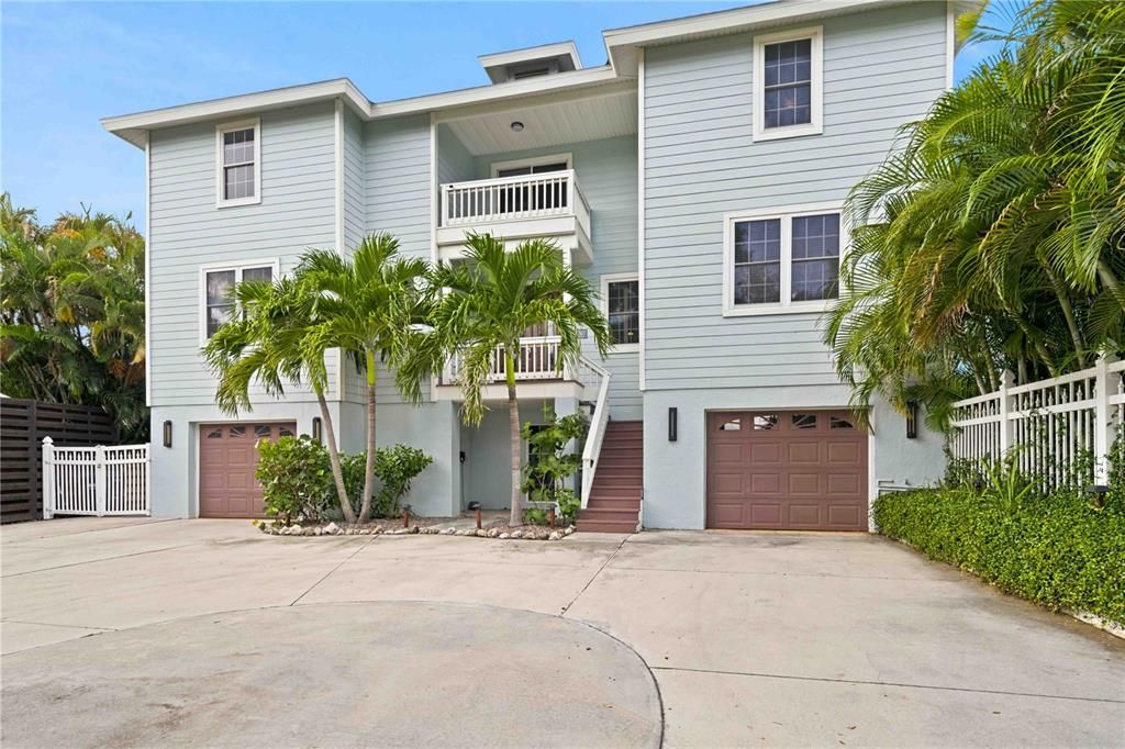 For Sale: $1,650,000 (6 beds, 4 baths, 4433 Square Feet)