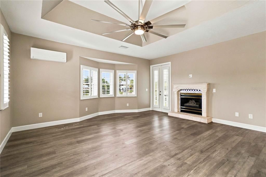 For Sale: $1,650,000 (6 beds, 4 baths, 4433 Square Feet)