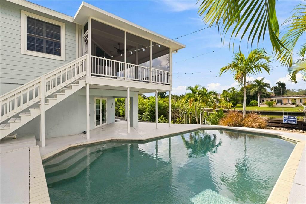 For Sale: $1,650,000 (6 beds, 4 baths, 4433 Square Feet)