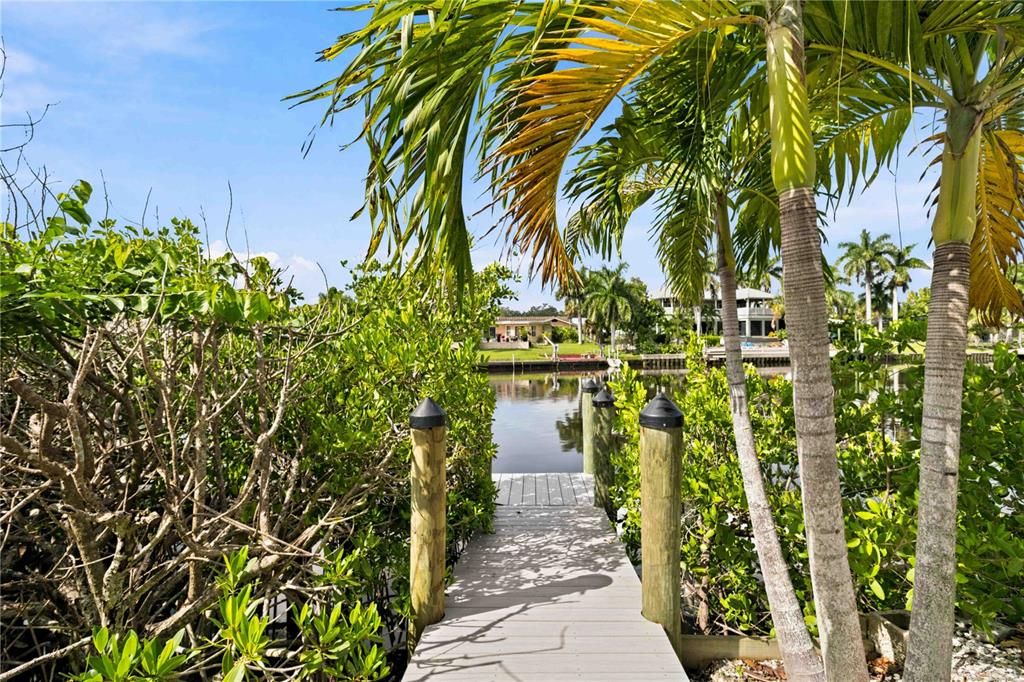 For Sale: $1,650,000 (6 beds, 4 baths, 4433 Square Feet)