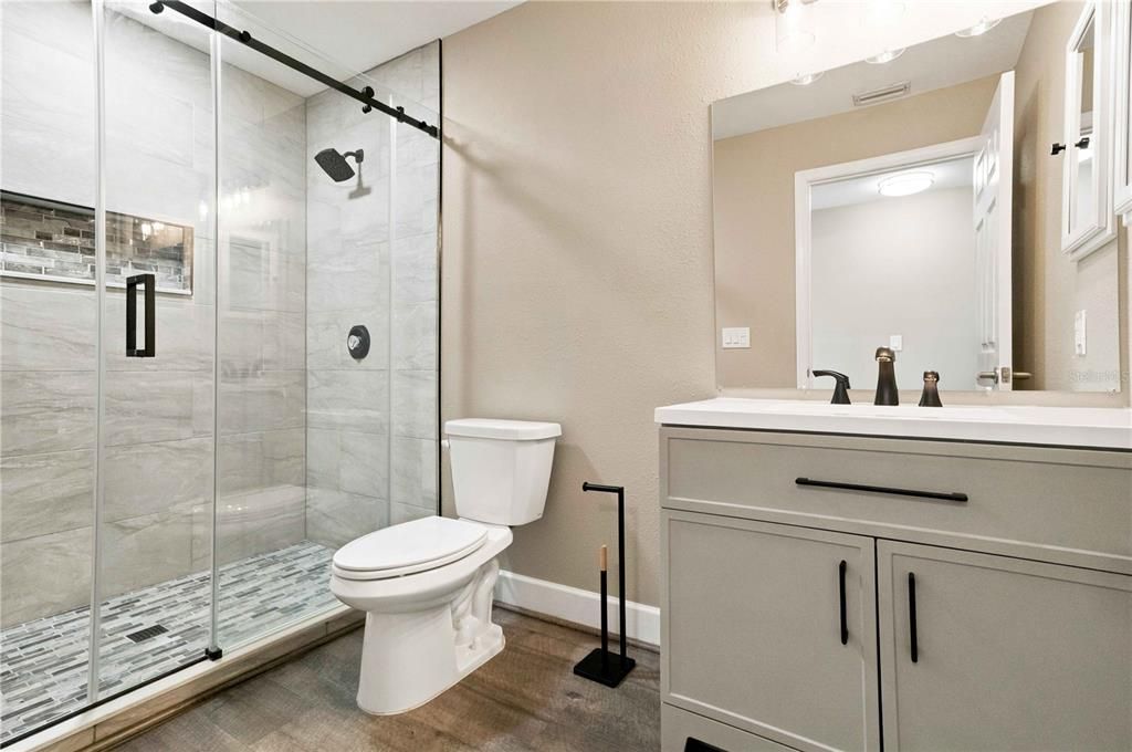 For Sale: $1,650,000 (6 beds, 4 baths, 4433 Square Feet)