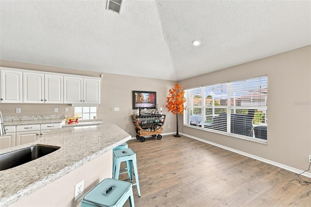 For Sale: $425,000 (2 beds, 2 baths, 2052 Square Feet)