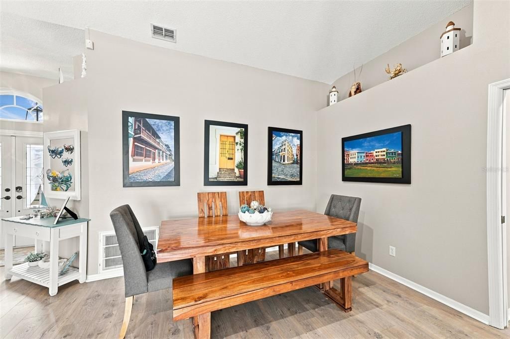 For Sale: $425,000 (2 beds, 2 baths, 2052 Square Feet)