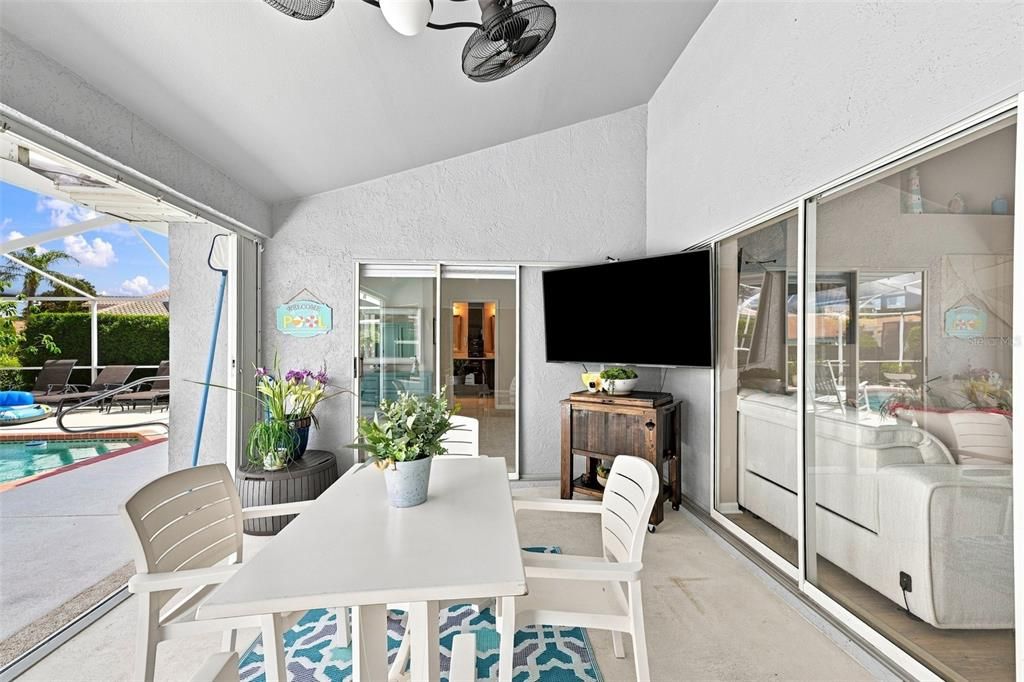 For Sale: $425,000 (2 beds, 2 baths, 2052 Square Feet)