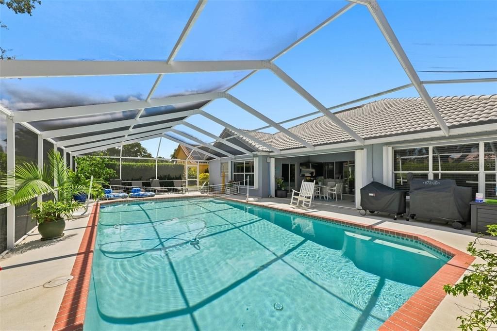 For Sale: $425,000 (2 beds, 2 baths, 2052 Square Feet)