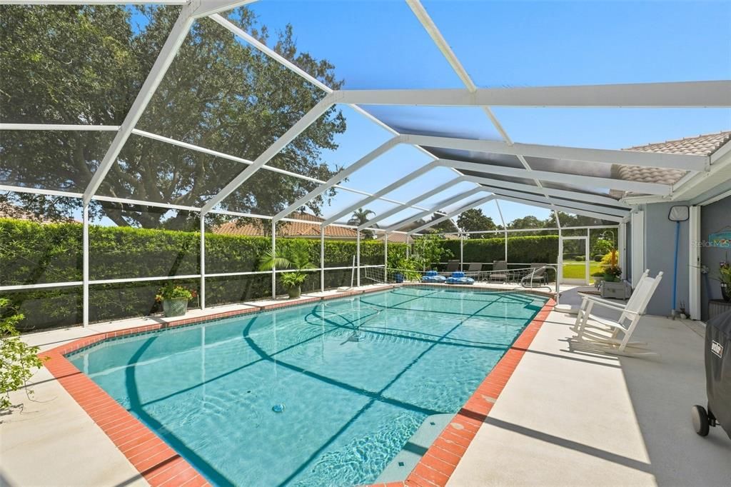 For Sale: $425,000 (2 beds, 2 baths, 2052 Square Feet)