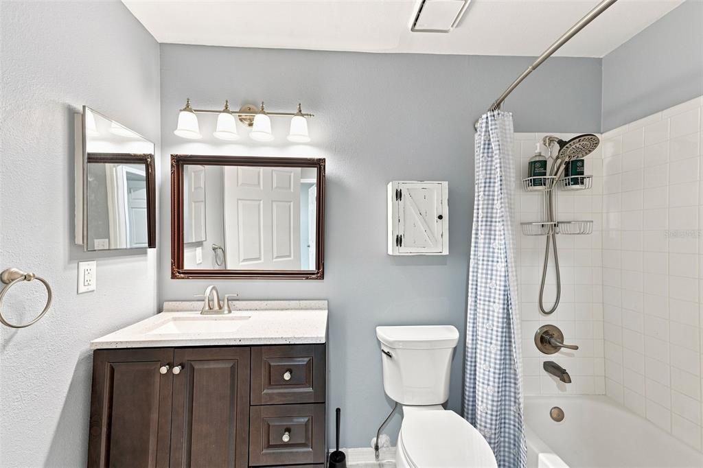 For Sale: $425,000 (2 beds, 2 baths, 2052 Square Feet)
