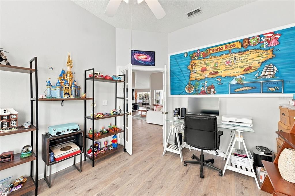 For Sale: $425,000 (2 beds, 2 baths, 2052 Square Feet)
