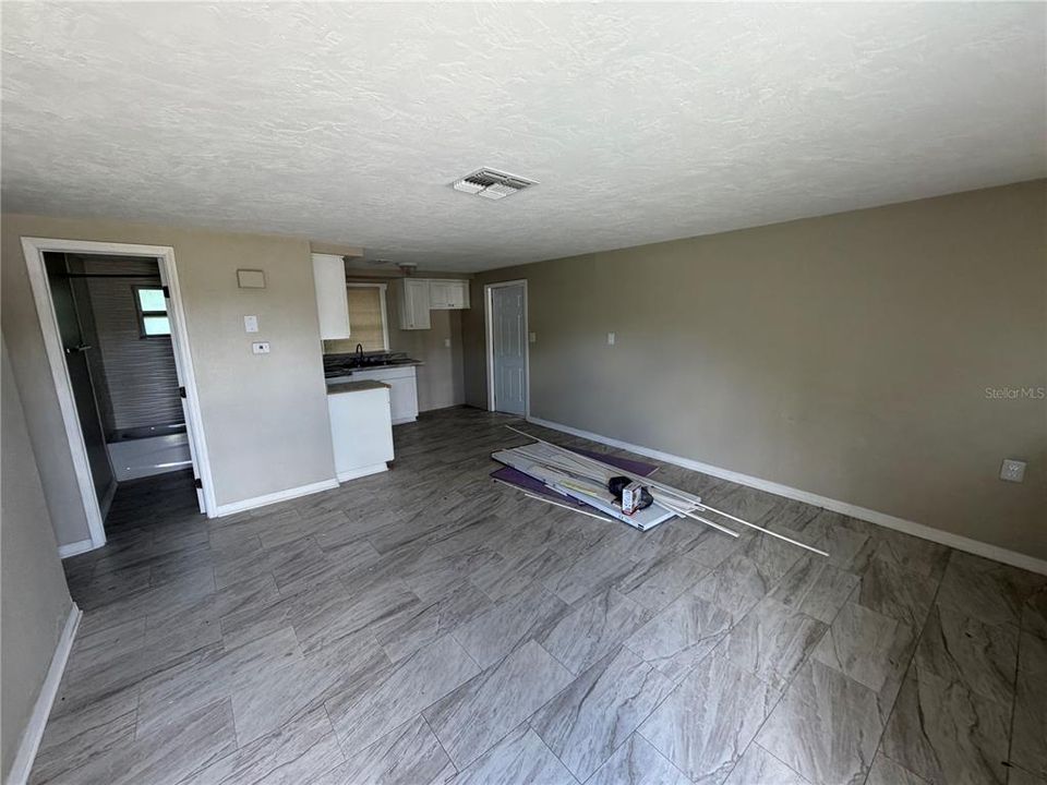Active With Contract: $119,900 (2 beds, 1 baths, 672 Square Feet)