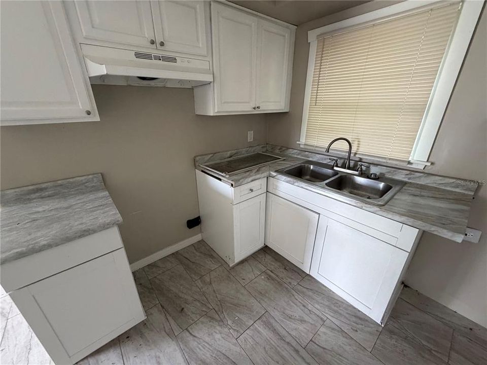 Active With Contract: $119,900 (2 beds, 1 baths, 672 Square Feet)