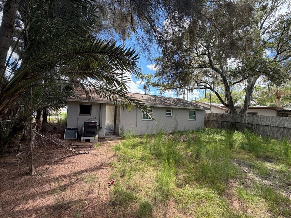 Active With Contract: $119,900 (2 beds, 1 baths, 672 Square Feet)
