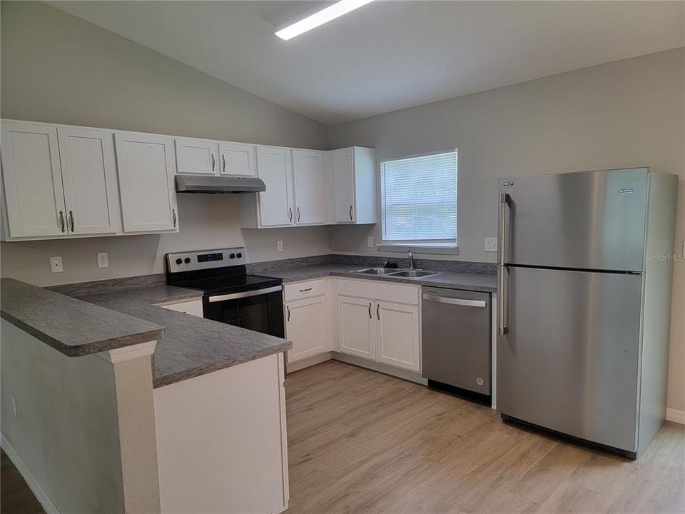 For Sale: $212,500 (3 beds, 2 baths, 1177 Square Feet)