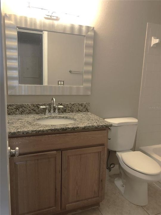 For Rent: $1,300 (1 beds, 1 baths, 627 Square Feet)