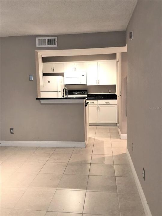 For Rent: $1,300 (1 beds, 1 baths, 627 Square Feet)