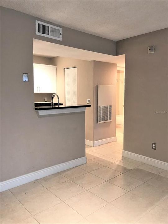 For Rent: $1,300 (1 beds, 1 baths, 627 Square Feet)
