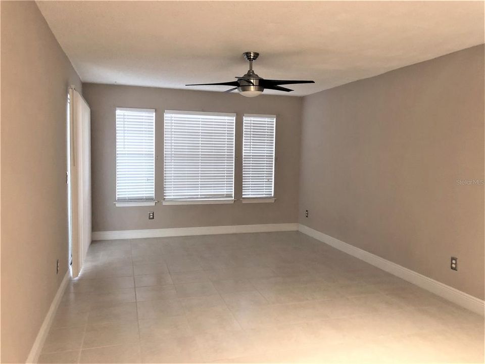 For Rent: $1,300 (1 beds, 1 baths, 627 Square Feet)