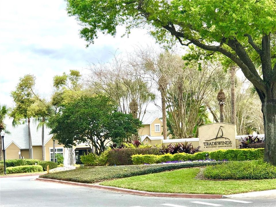 For Rent: $1,300 (1 beds, 1 baths, 627 Square Feet)