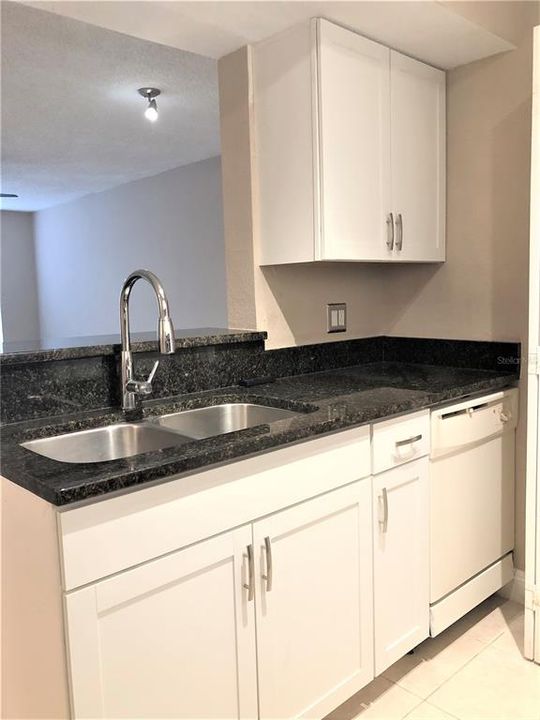 For Rent: $1,300 (1 beds, 1 baths, 627 Square Feet)