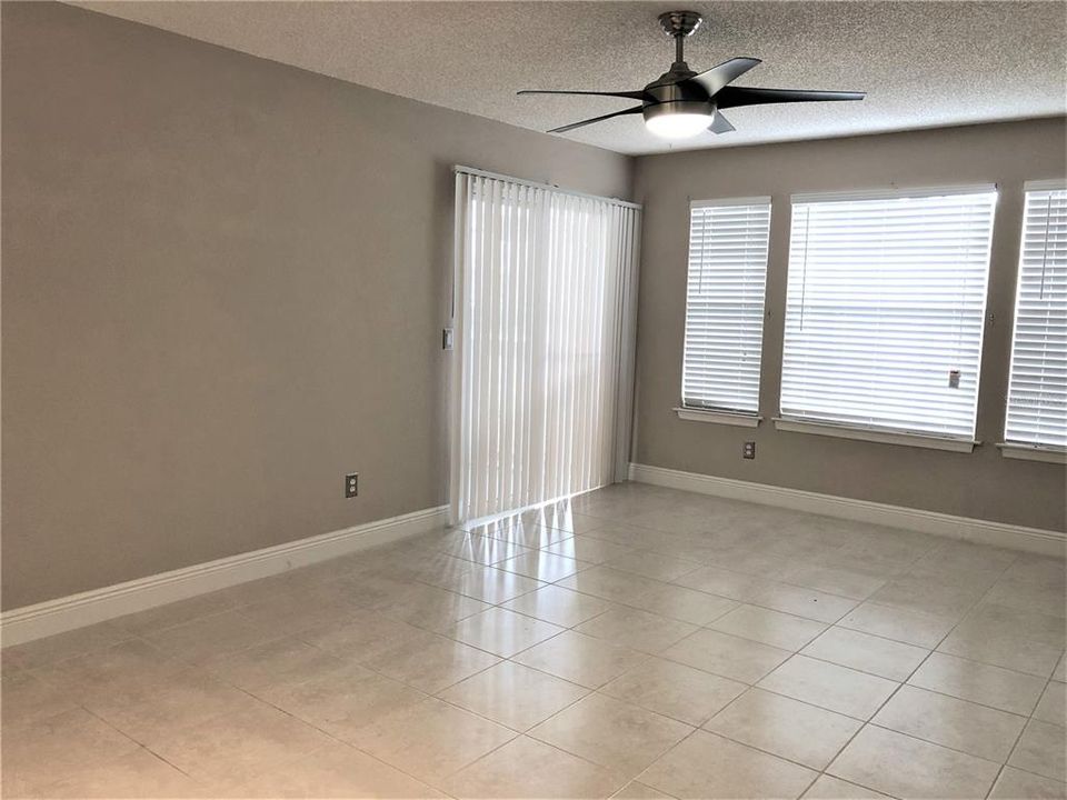 For Rent: $1,300 (1 beds, 1 baths, 627 Square Feet)