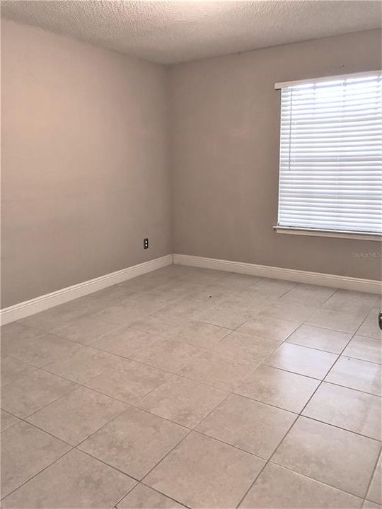 For Rent: $1,300 (1 beds, 1 baths, 627 Square Feet)