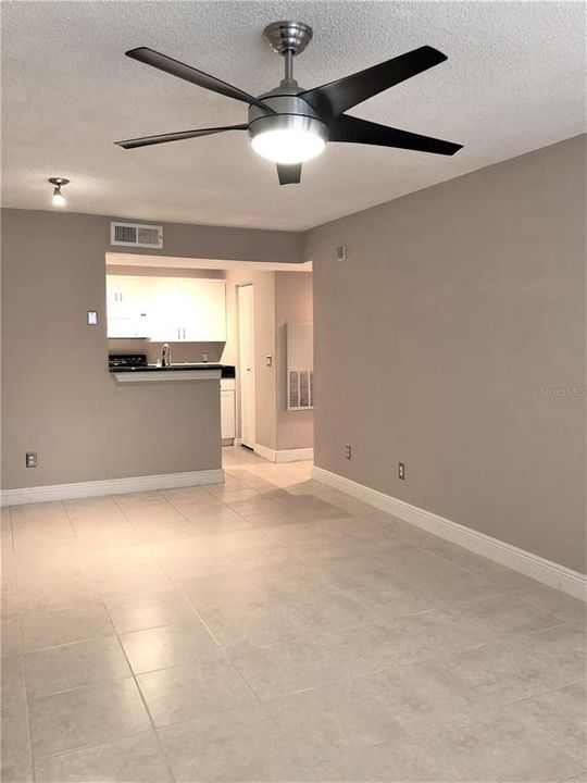 For Rent: $1,300 (1 beds, 1 baths, 627 Square Feet)