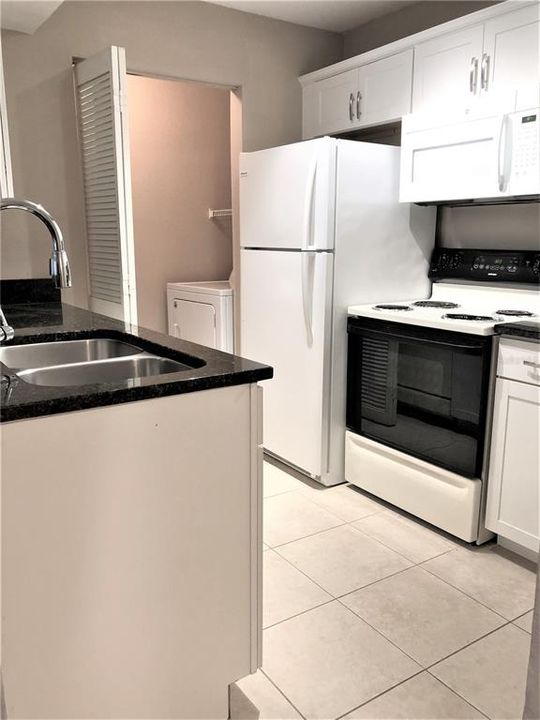 For Rent: $1,300 (1 beds, 1 baths, 627 Square Feet)